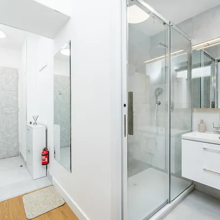 Rentero Warm And Bright At Apartamento Praga