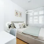 Apartment Rentero Warm And Bright At