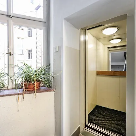 Apartment Rentero Warm And Bright At *
